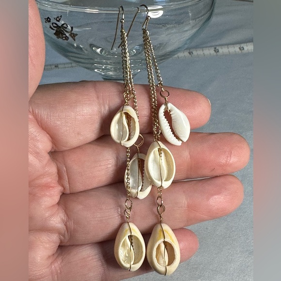 Three chain dangle cowrie shell earrings - Picture 4 of 7
